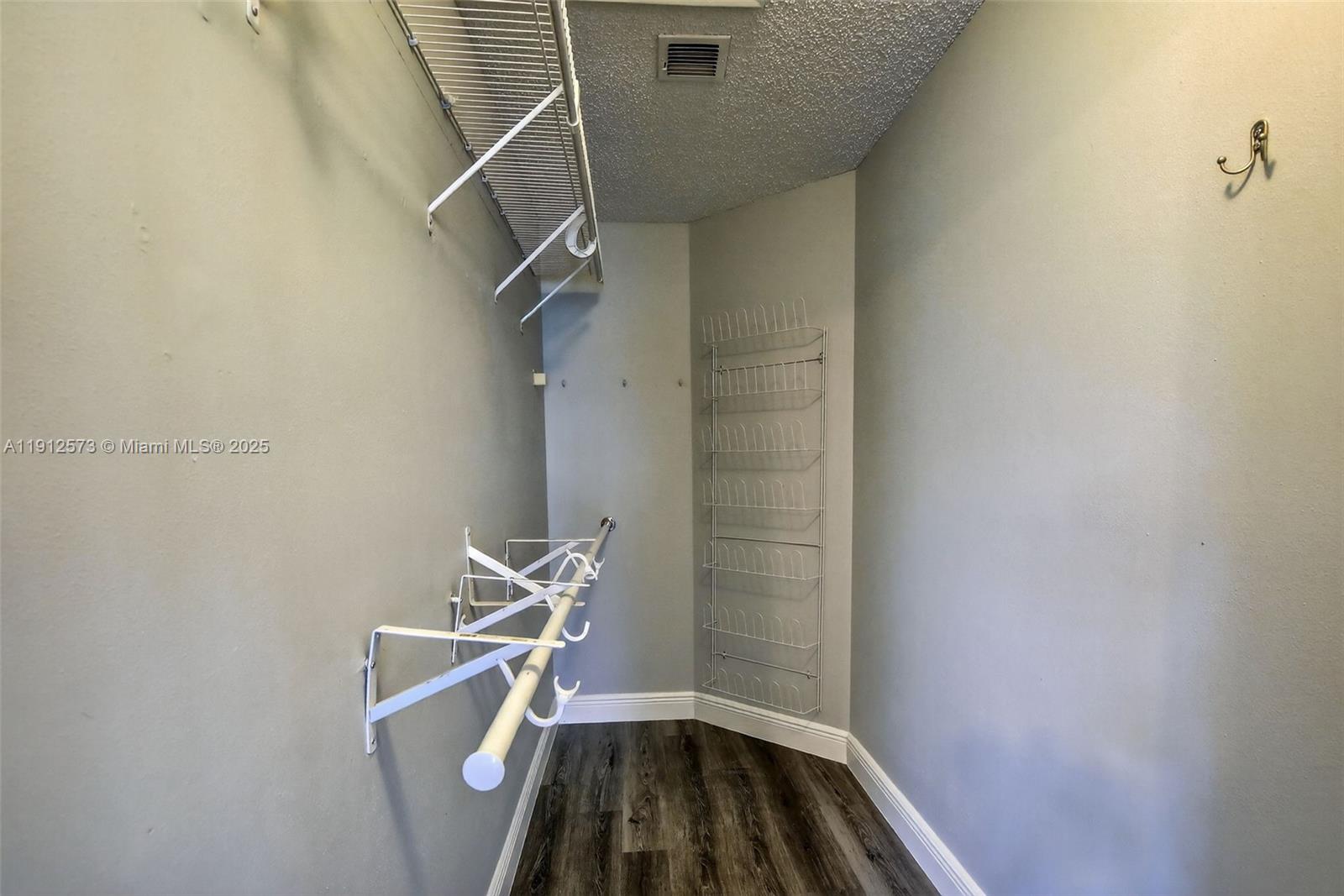 FOREST RIDGE CLUSTER HOME - Residential