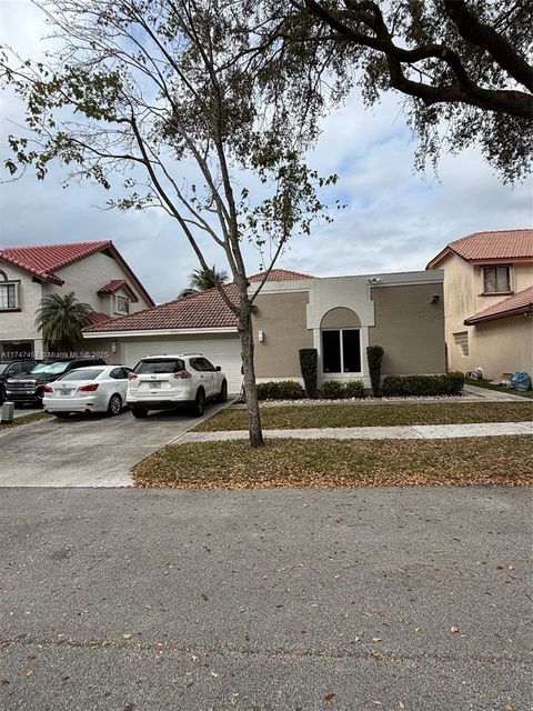 Photo of 9501 NW 18th Mnr, Plantation, FL 33322 (MLS # A11747457)