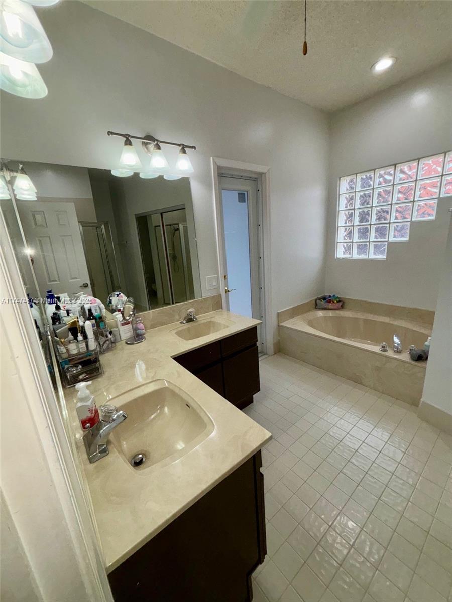 JACARANDA - Residential