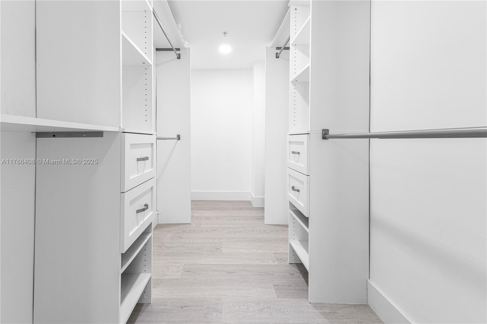 WAVE CONDO - Residential