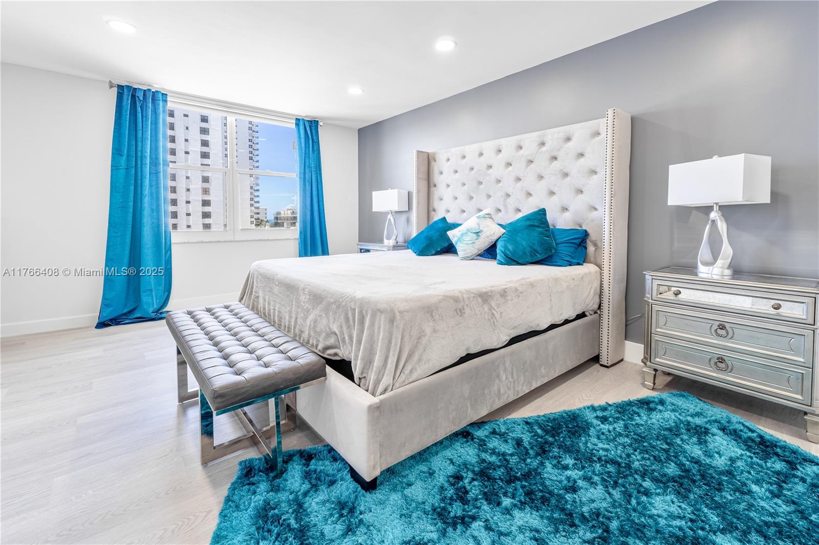 WAVE CONDO - Residential