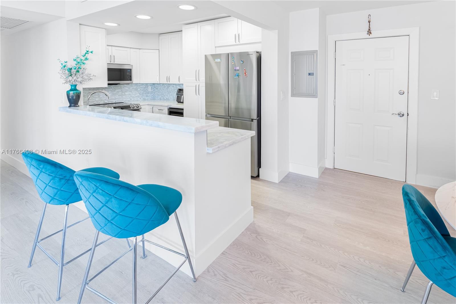 WAVE CONDO - Residential