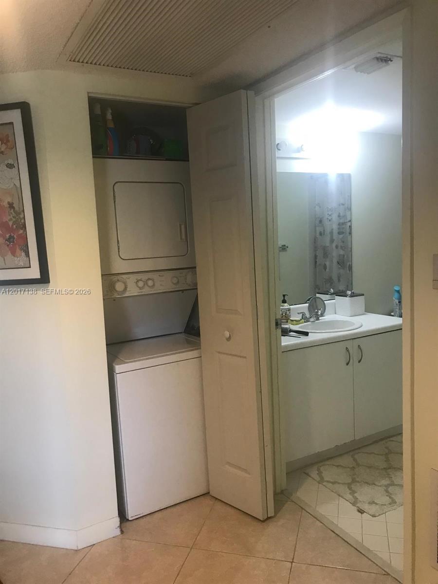 SUFFOLK AT CENTURY VILLAG - Residential