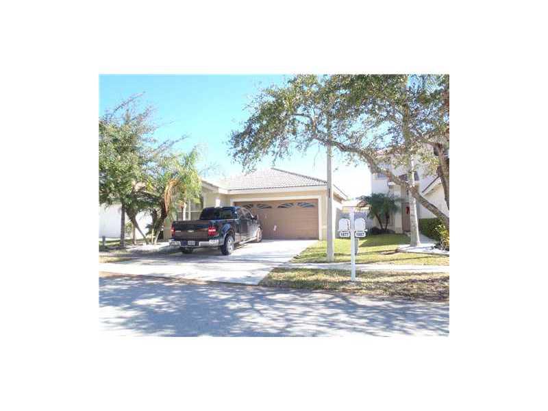 Beatiful one story 4/2 home with a 2 car garage, all tile throughout, community pool, park, Jogging trail, Tennis, basketball etc. Close to A+ schools, parks, shopping.