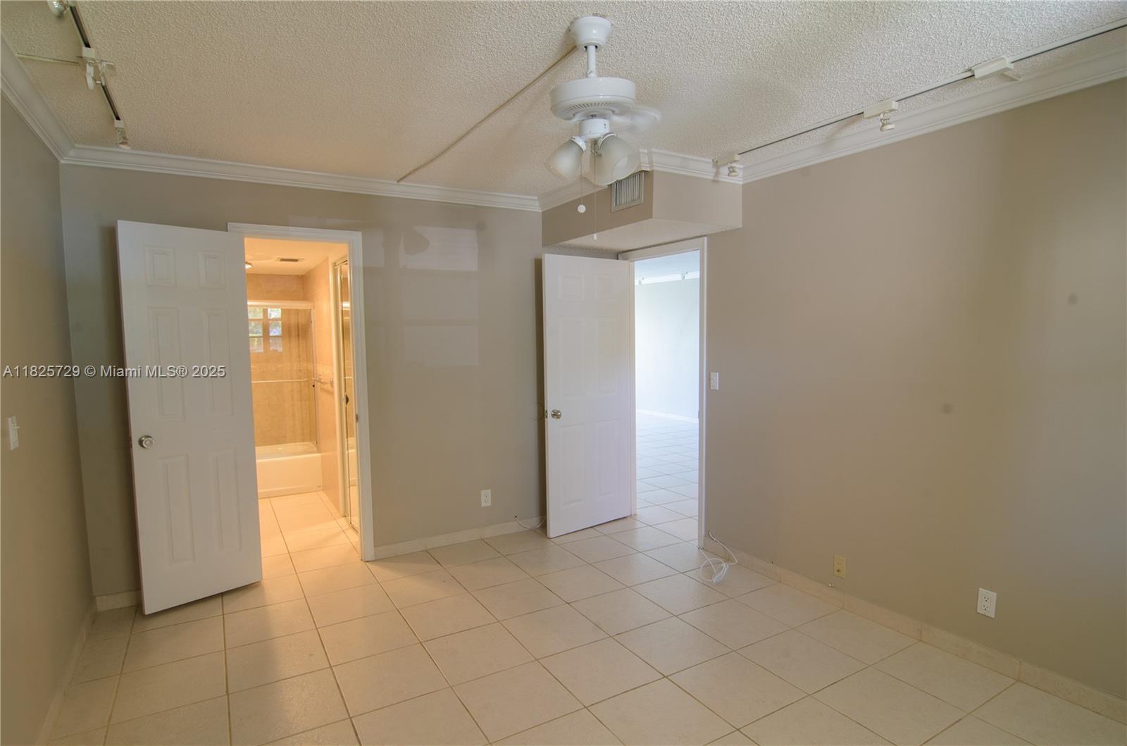 9420 Poinciana Pl 115, Davie, FL, 33324/$230,000 3 9420 Poinciana Pl 115