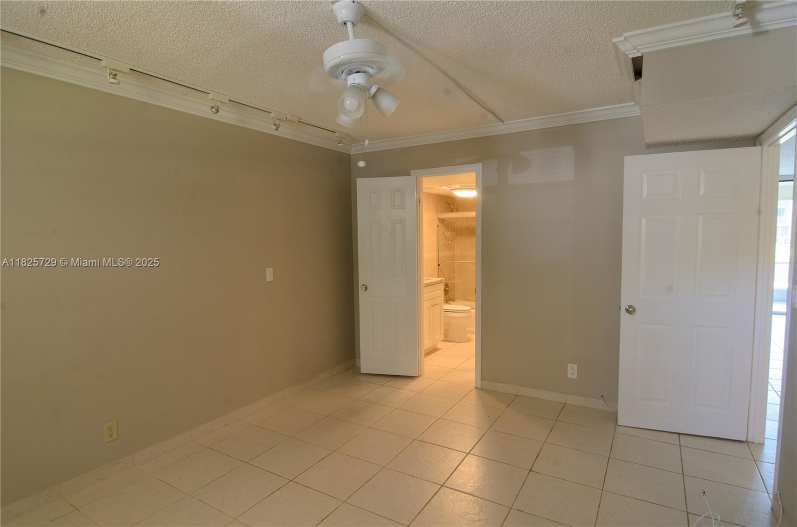 9420 Poinciana Pl 115, Davie, FL, 33324/$230,000 2 9420 Poinciana Pl 115