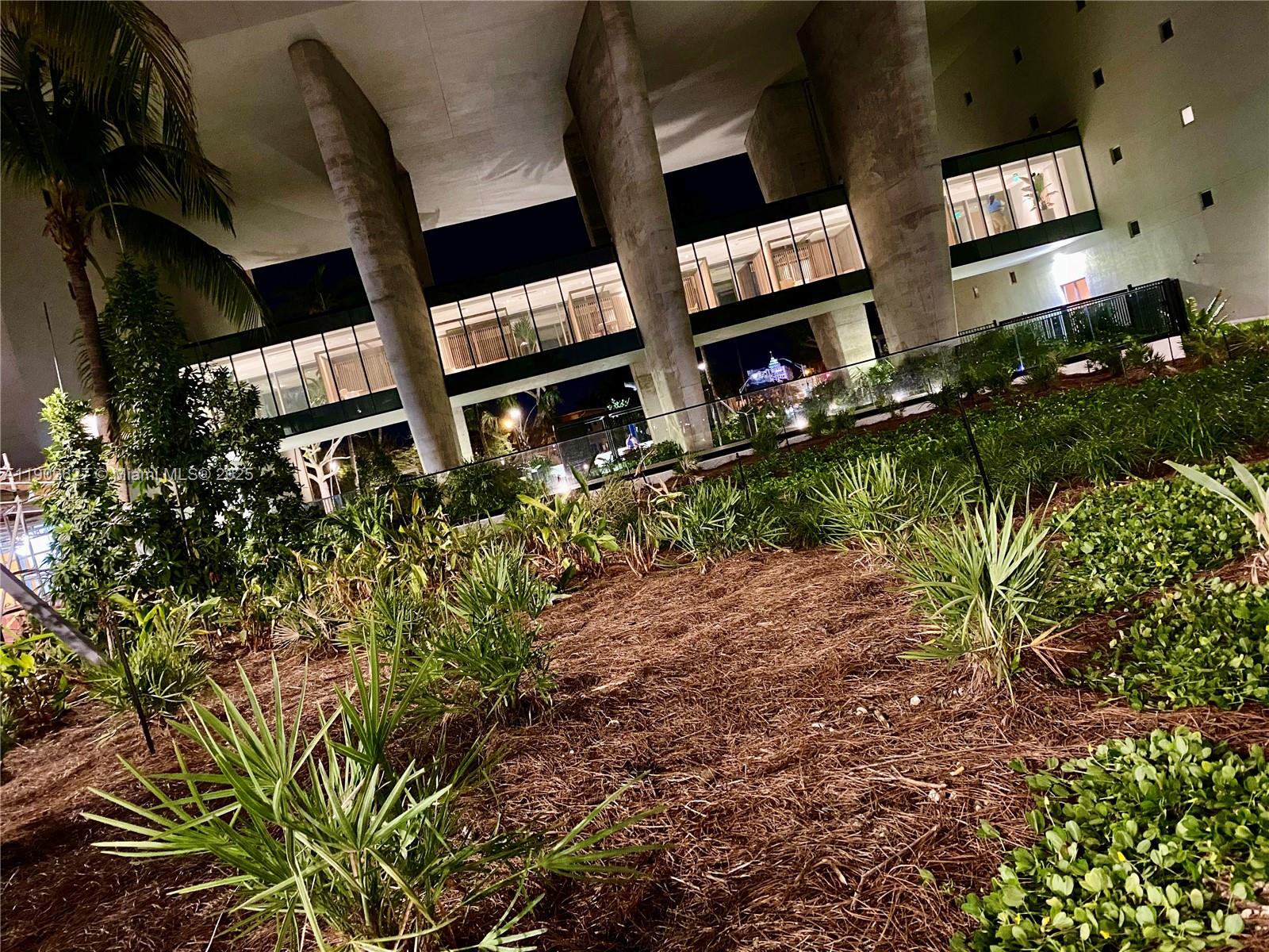 FLAMINGO SOUTH BEACH I CO - Residential Lease