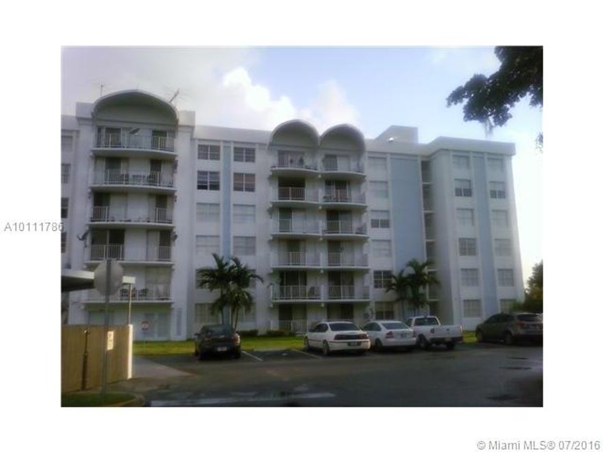 Spacious 2 bedroom 2 bath condo with very large walk-in closet in the master bedroom.  This condominium is located in a gated community offering convenient amenities such as a swimming pool, tennis court and gymnasium and it is located within easy access to most main transportation corridors, hospitals, schools, universities and airports.