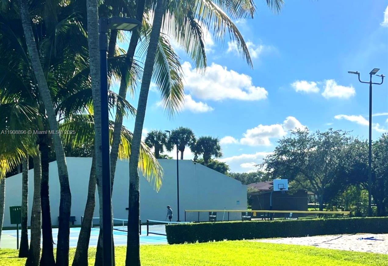 DORAL GREENS - Residential Lease