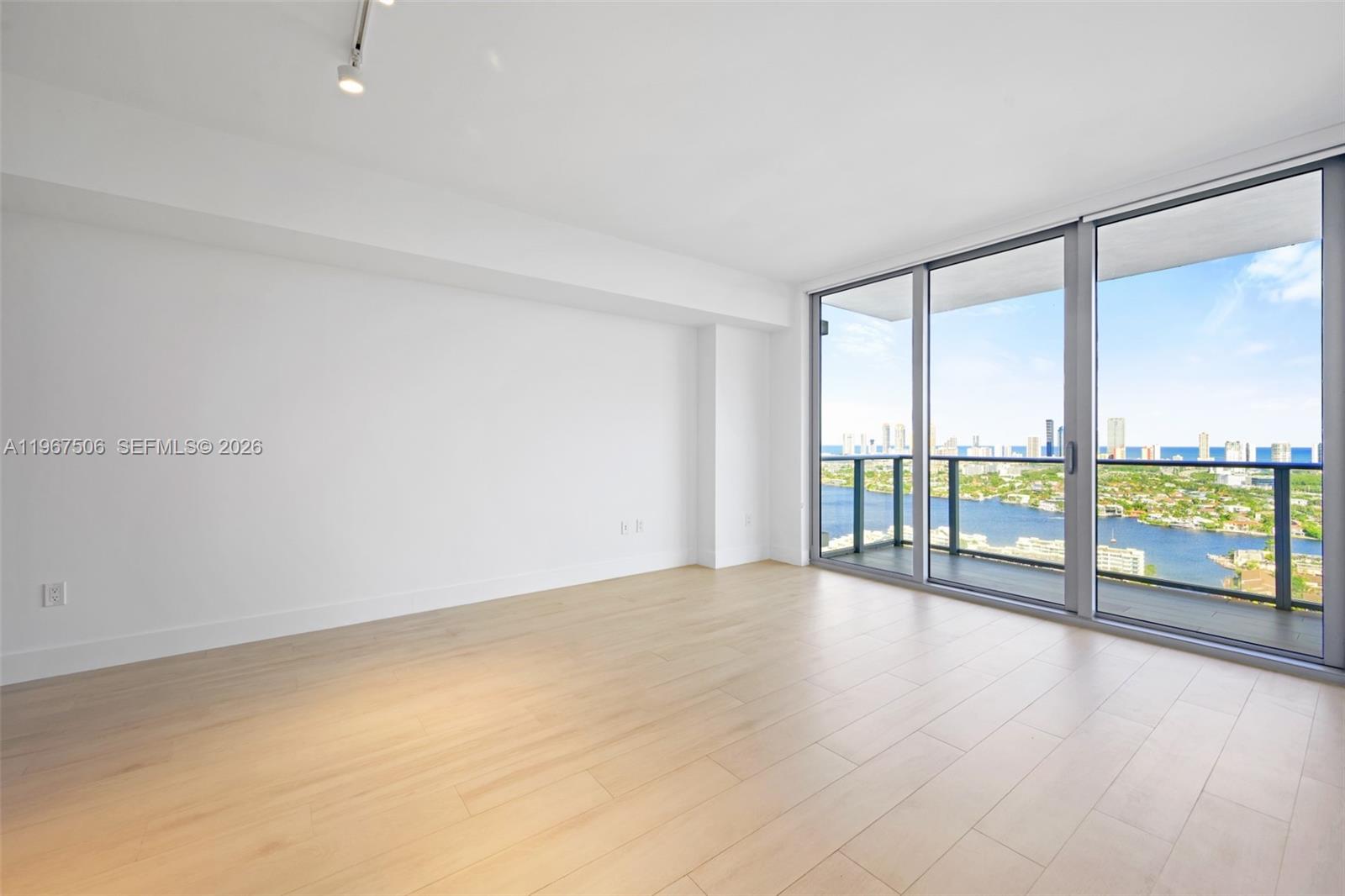 16385 Biscayne Blvd 3020