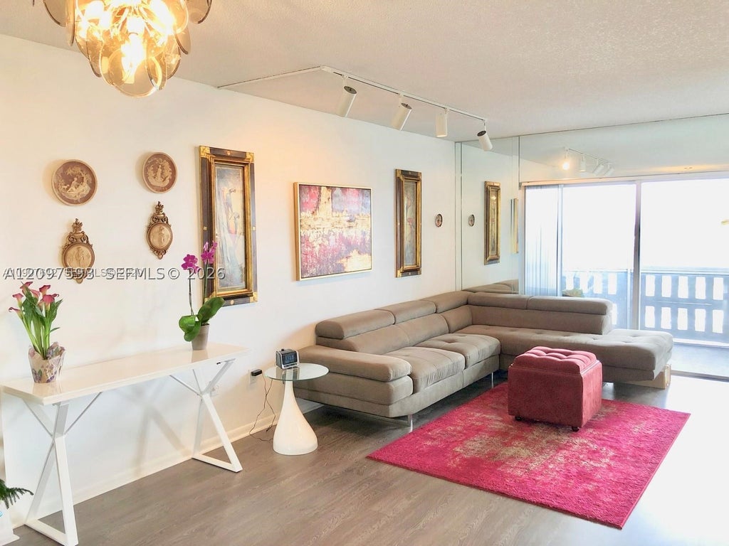 Photo of 4001 Hillcrest Dr #PH6, Hollywood, FL 33021 (MLS # A12097593)