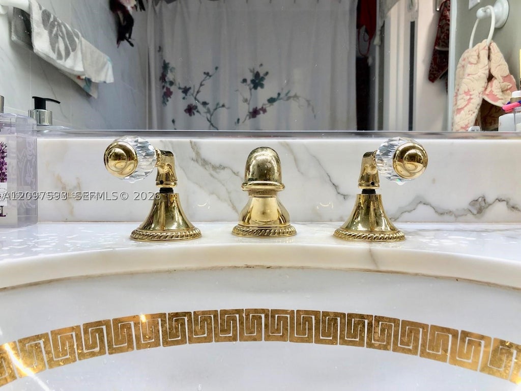 Photo of 4001 Hillcrest Dr #PH6, Hollywood, FL 33021 (MLS # A12097593)