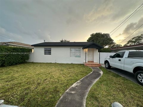 240 NW 32nd Pl, Miami, FL 33125 - #: A11579421