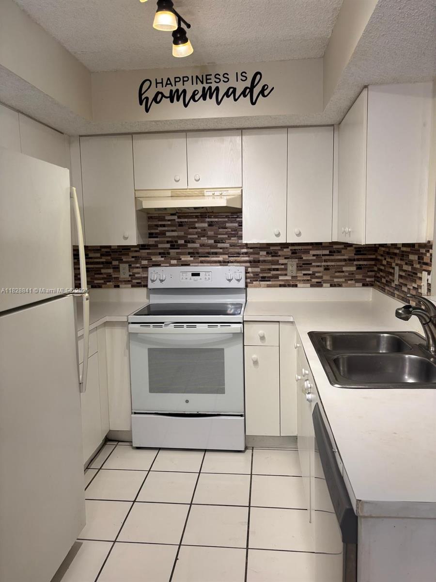 AVAILABLE NOW! Two bedroom and two bath located in Club Caribe. Vacant