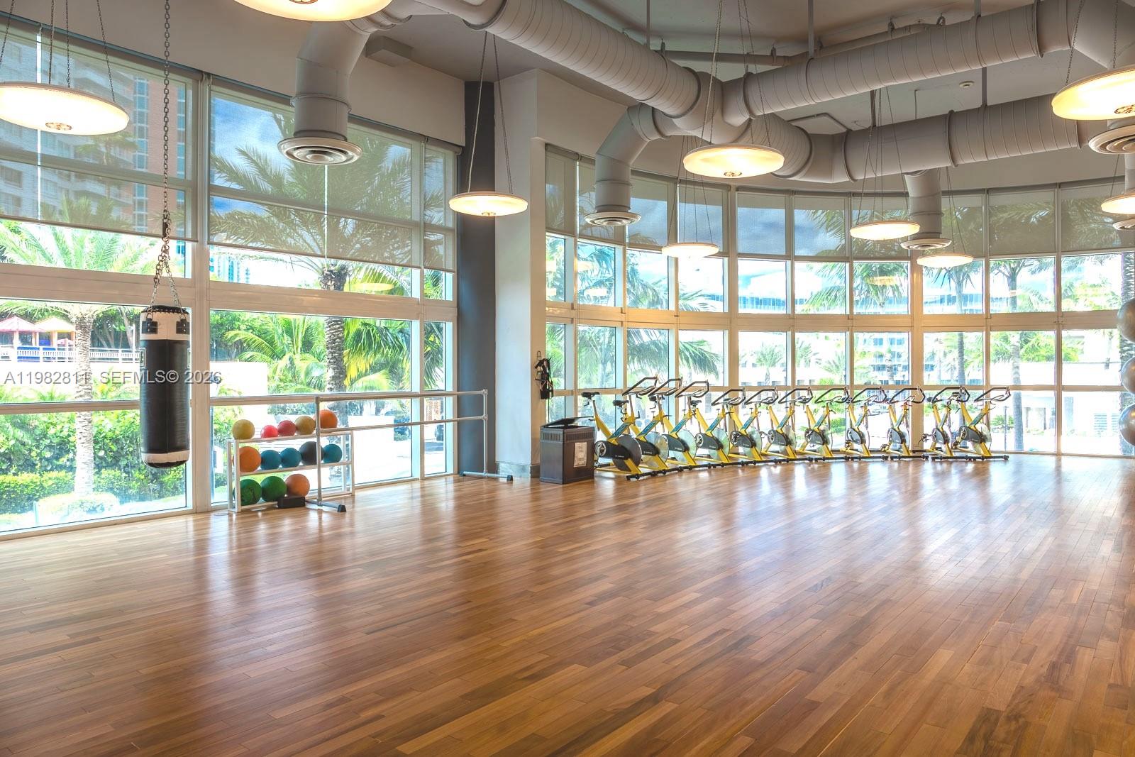 CONTINUUM ON SOUTH BEACH - Residential