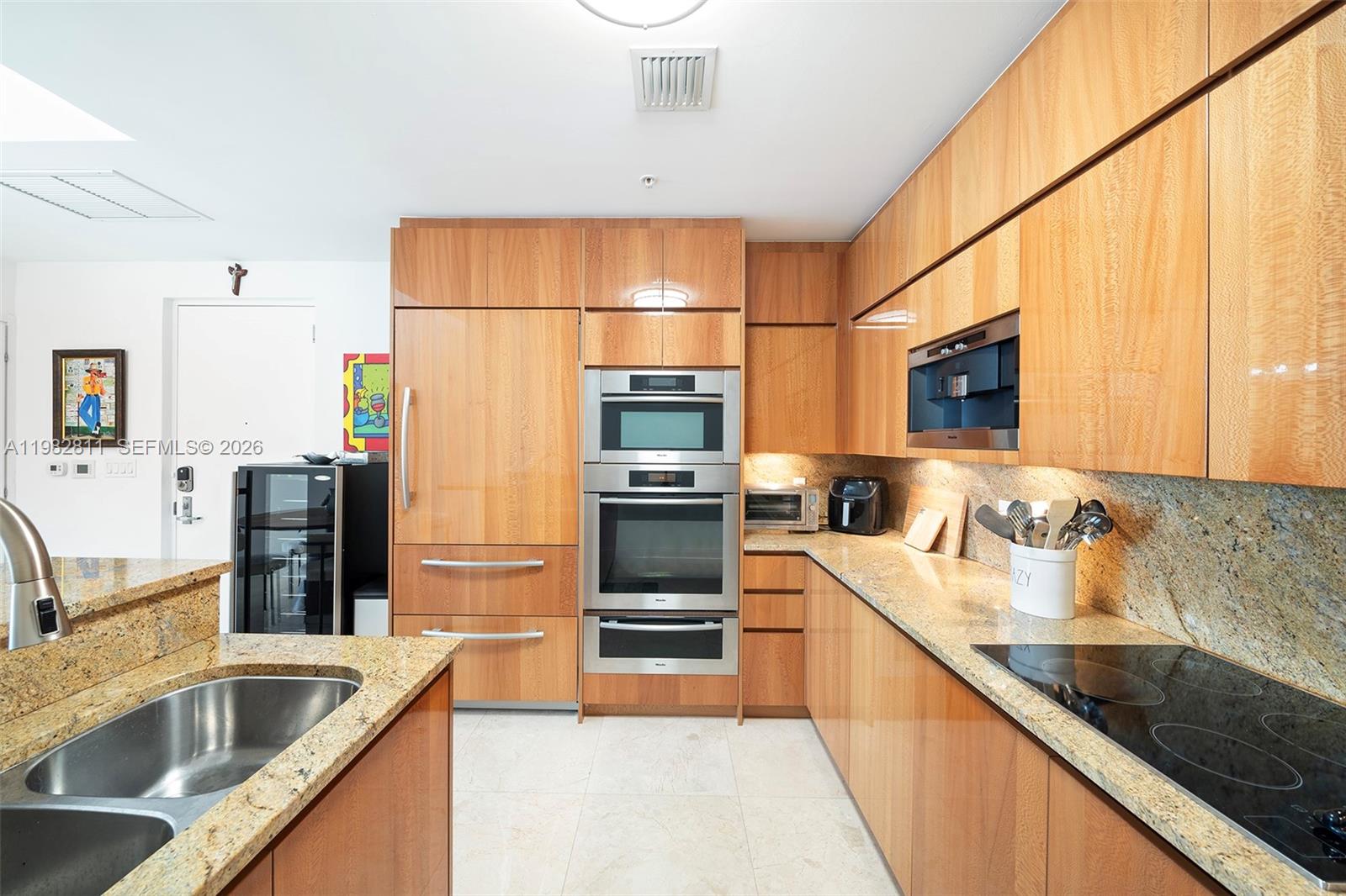 CONTINUUM ON SOUTH BEACH - Residential