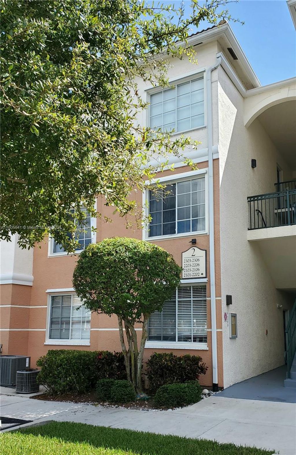 Photo of 2103 E Myrtlewood Cir E #2103, Palm Beach Gardens, FL 33418 (MLS # A11605641)