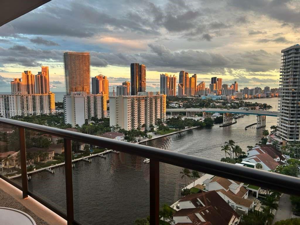 TURNBERRY ISLE SOUTH COND - Residential