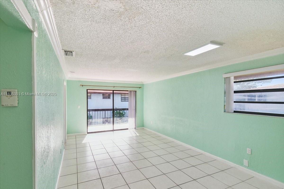 6283 W 24th Ave 206-2, Hialeah, FL, 33016/$2,250 3 6283 W 24th Ave 206-2