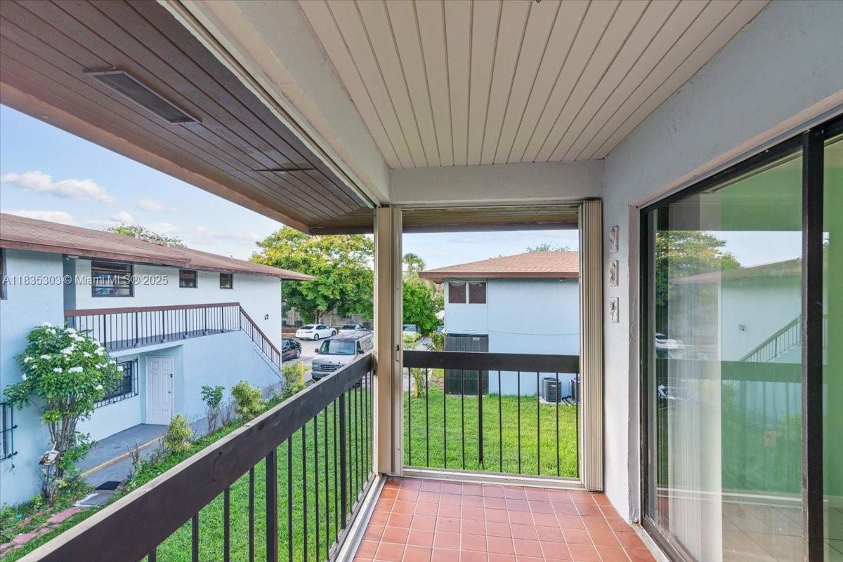6283 W 24th Ave 206-2, Hialeah, FL, 33016/$2,250 1 6283 W 24th Ave 206-2