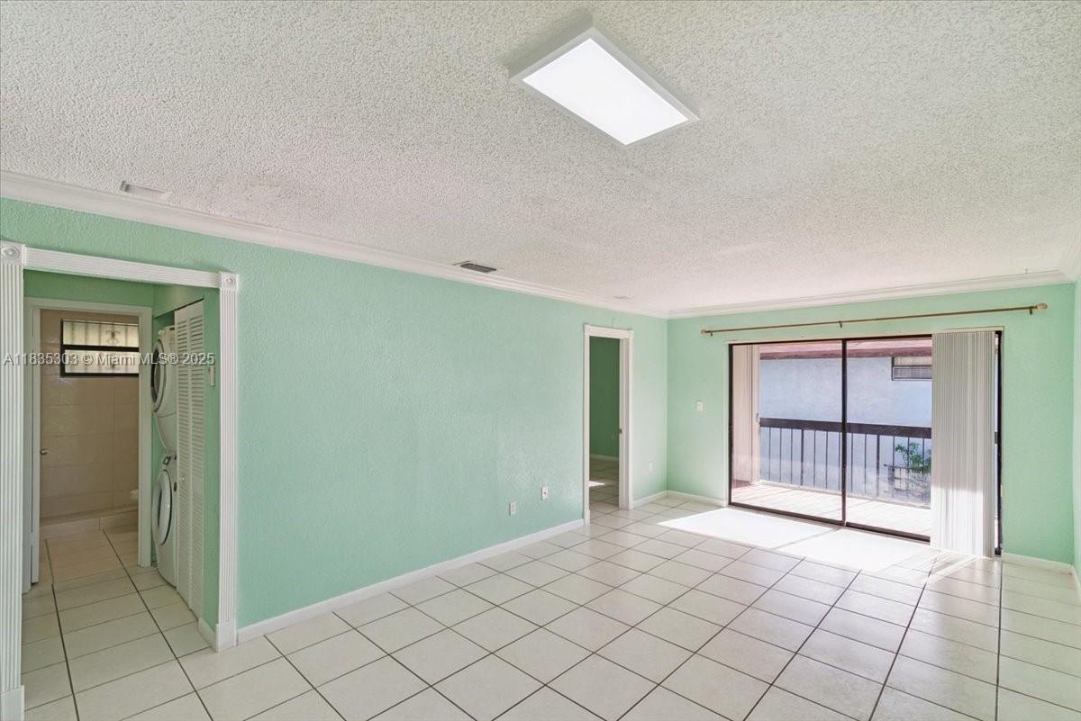 6283 W 24th Ave 206-2, Hialeah, FL, 33016/$2,250 4 6283 W 24th Ave 206-2