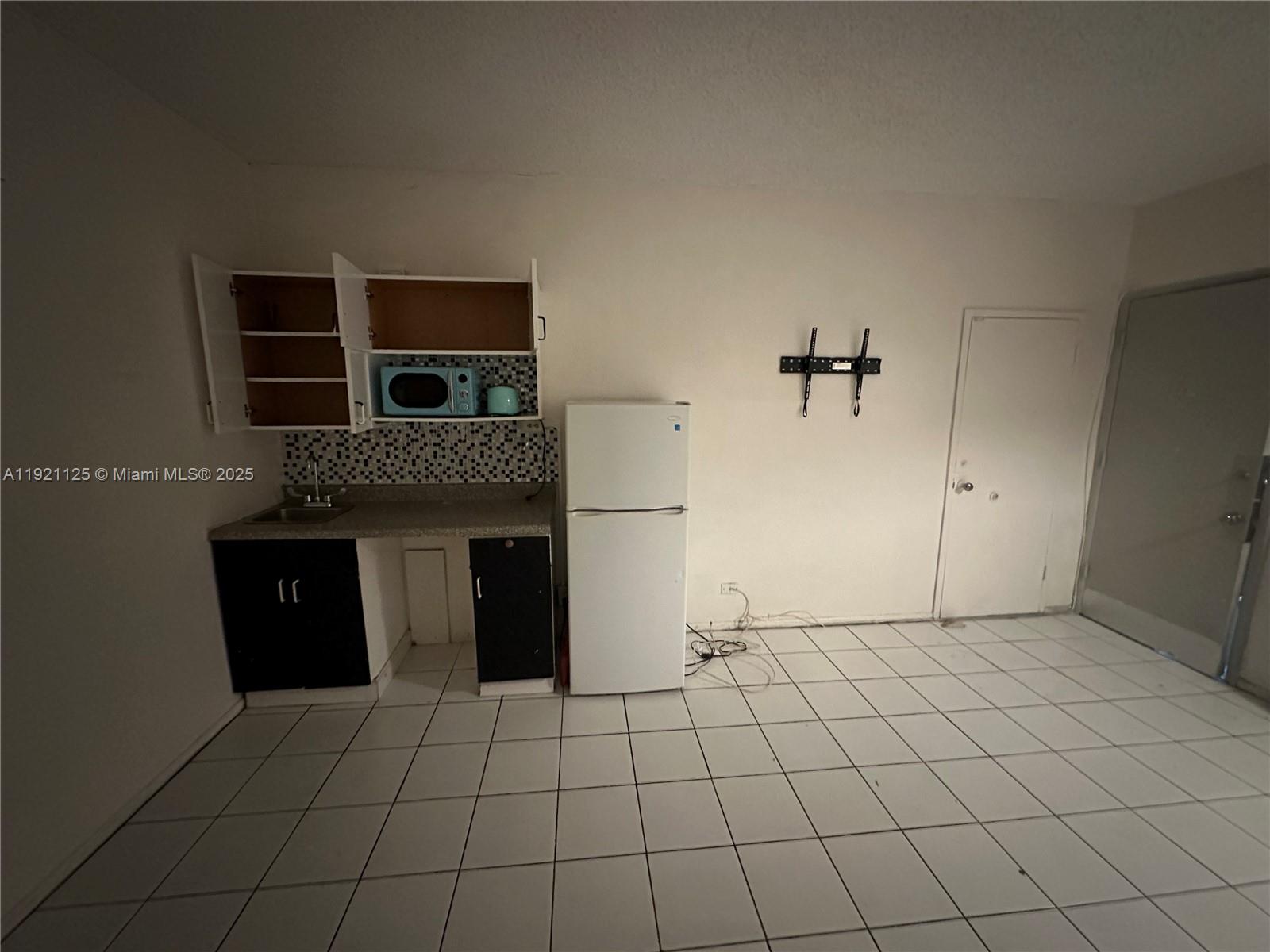 DIPLOMAT GOLF & RACQUET C - Residential Lease