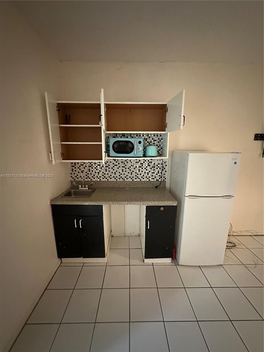 DIPLOMAT GOLF & RACQUET C - Residential Lease