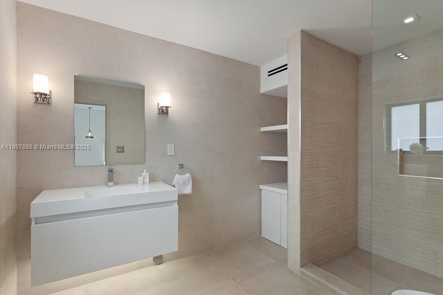 BISCAYNE POINT - Residential Lease