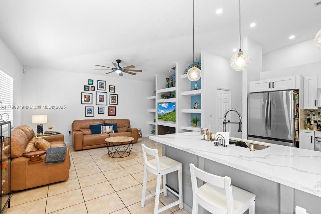8721 NW 170th Ter, Hialeah, FL, 33018/$770,000 4 8721 NW 170th Ter