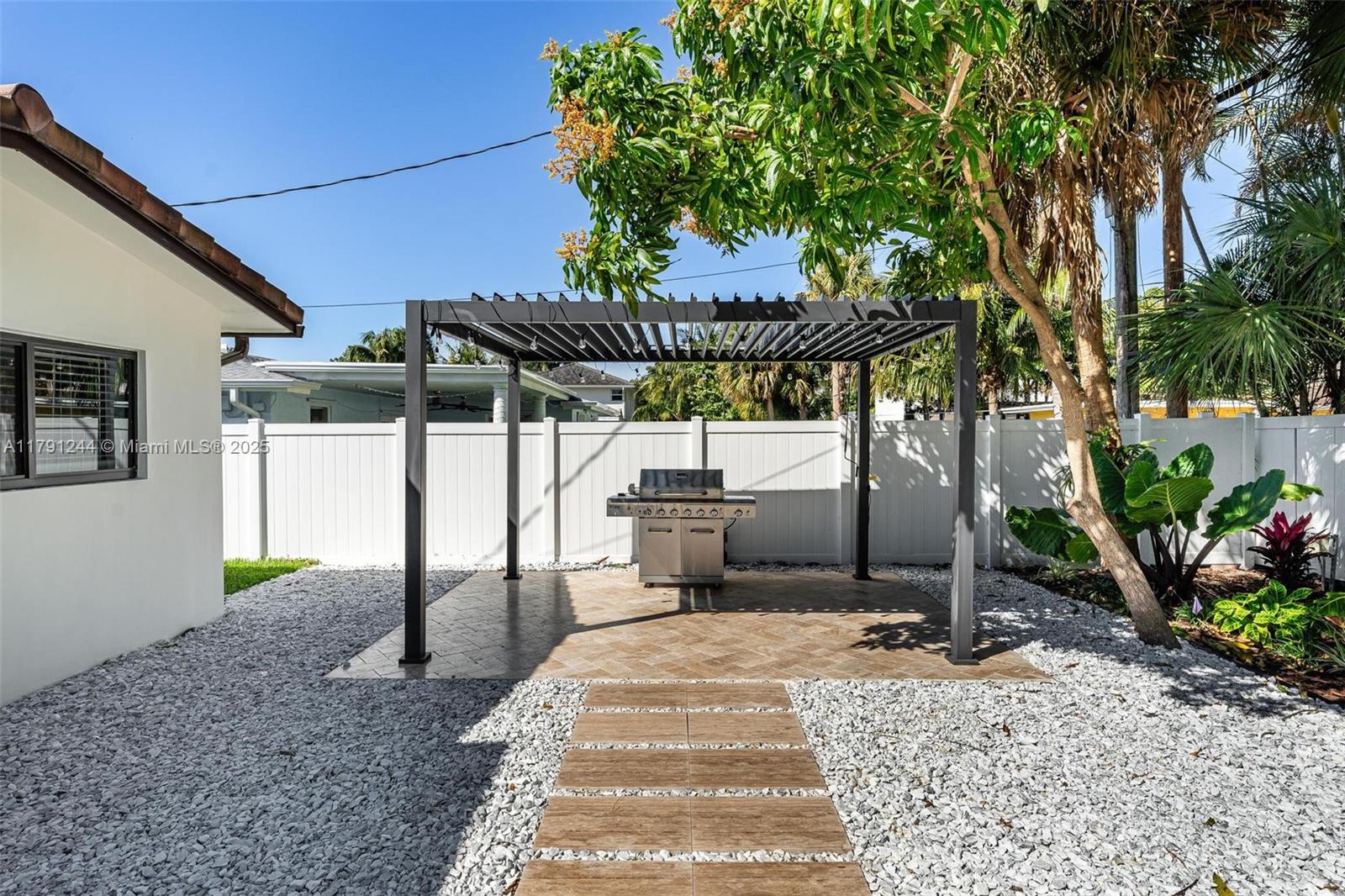 TUNISON PALMS SEC 1 - Residential