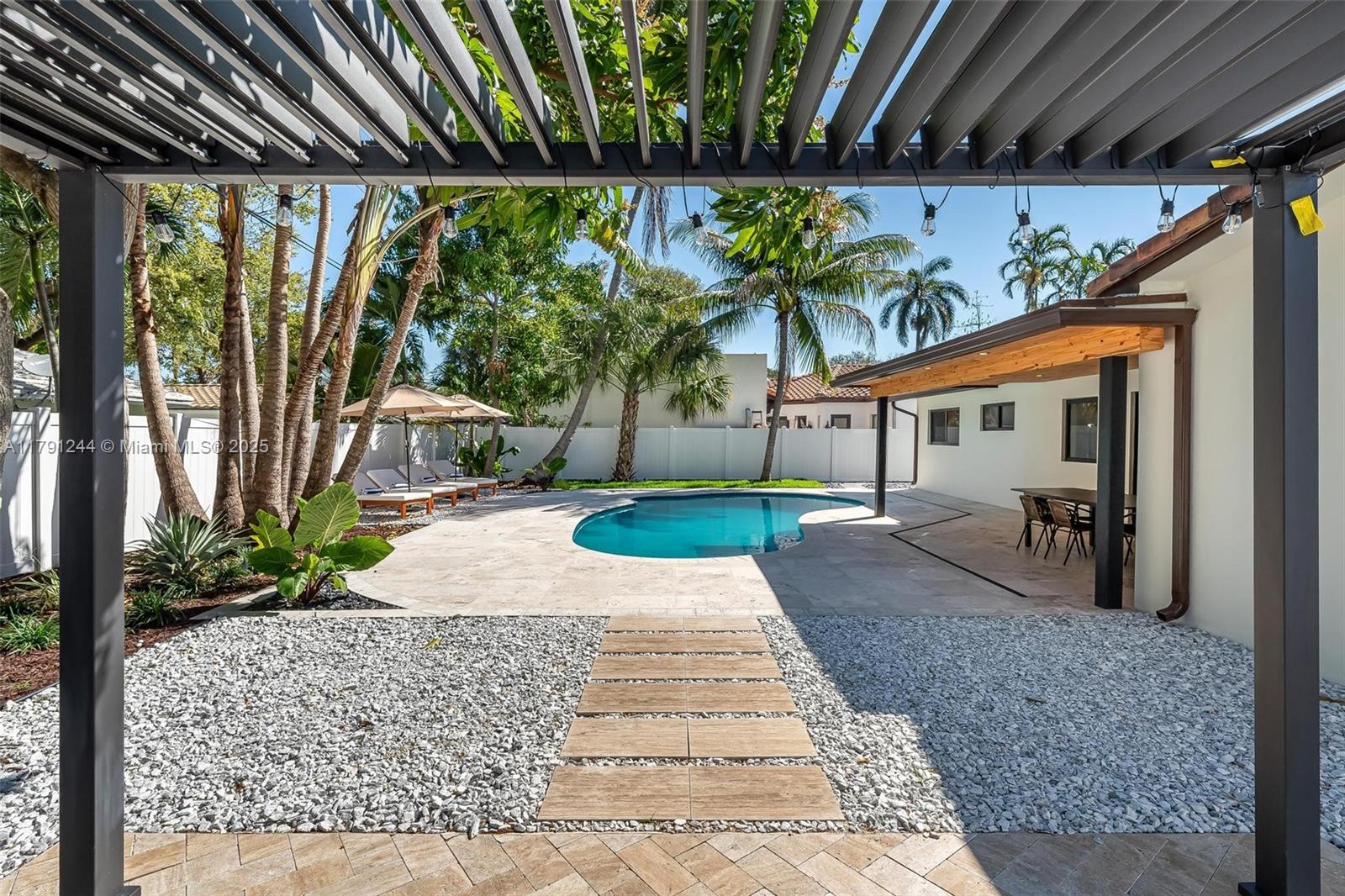 TUNISON PALMS SEC 1 - Residential