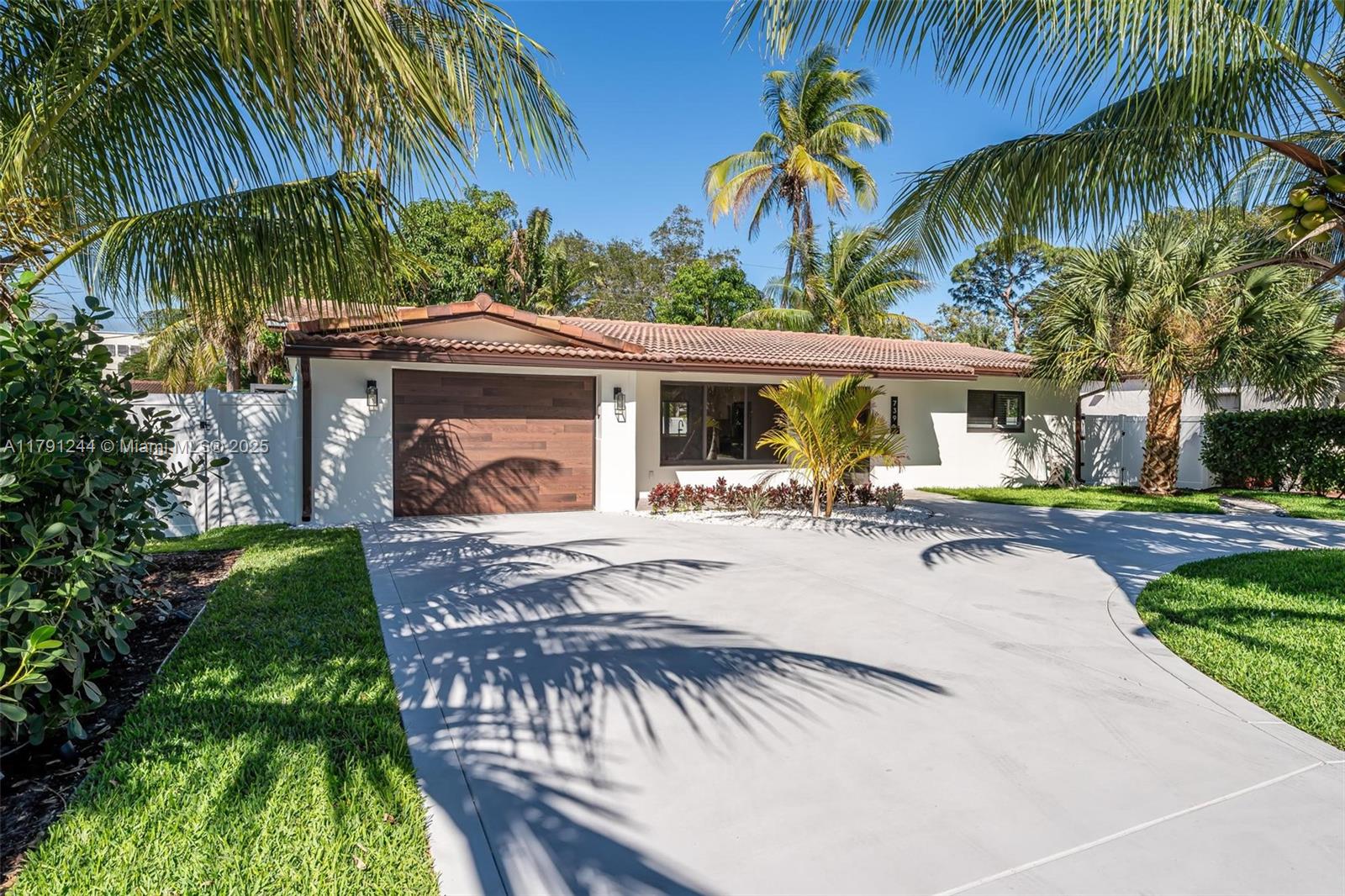 739 NW 7th St