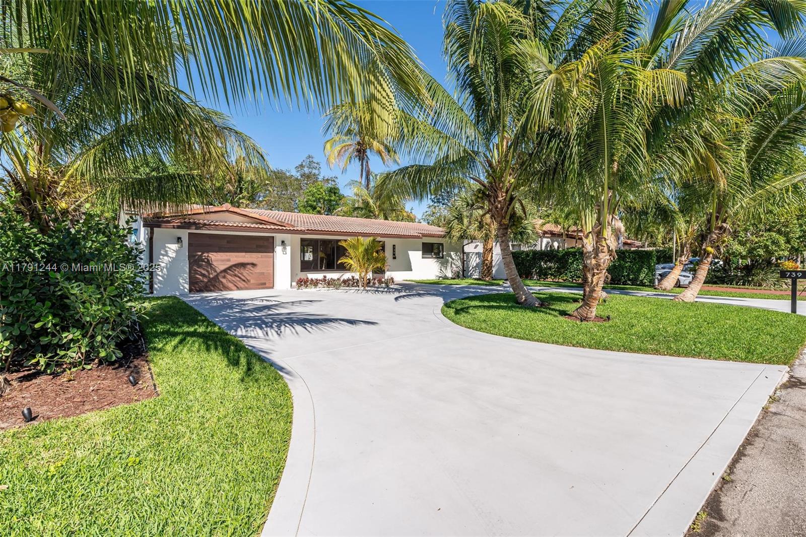739 NW 7th St