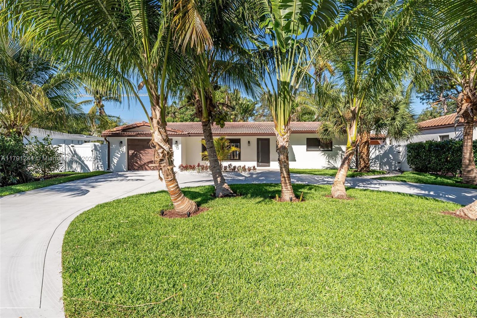 739 NW 7th St