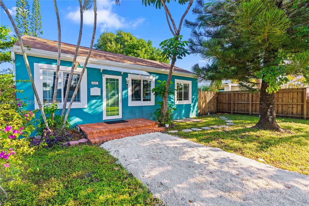 Photo of 2447 Wilson St, Hollywood, FL 33020 (MLS # A11983433)