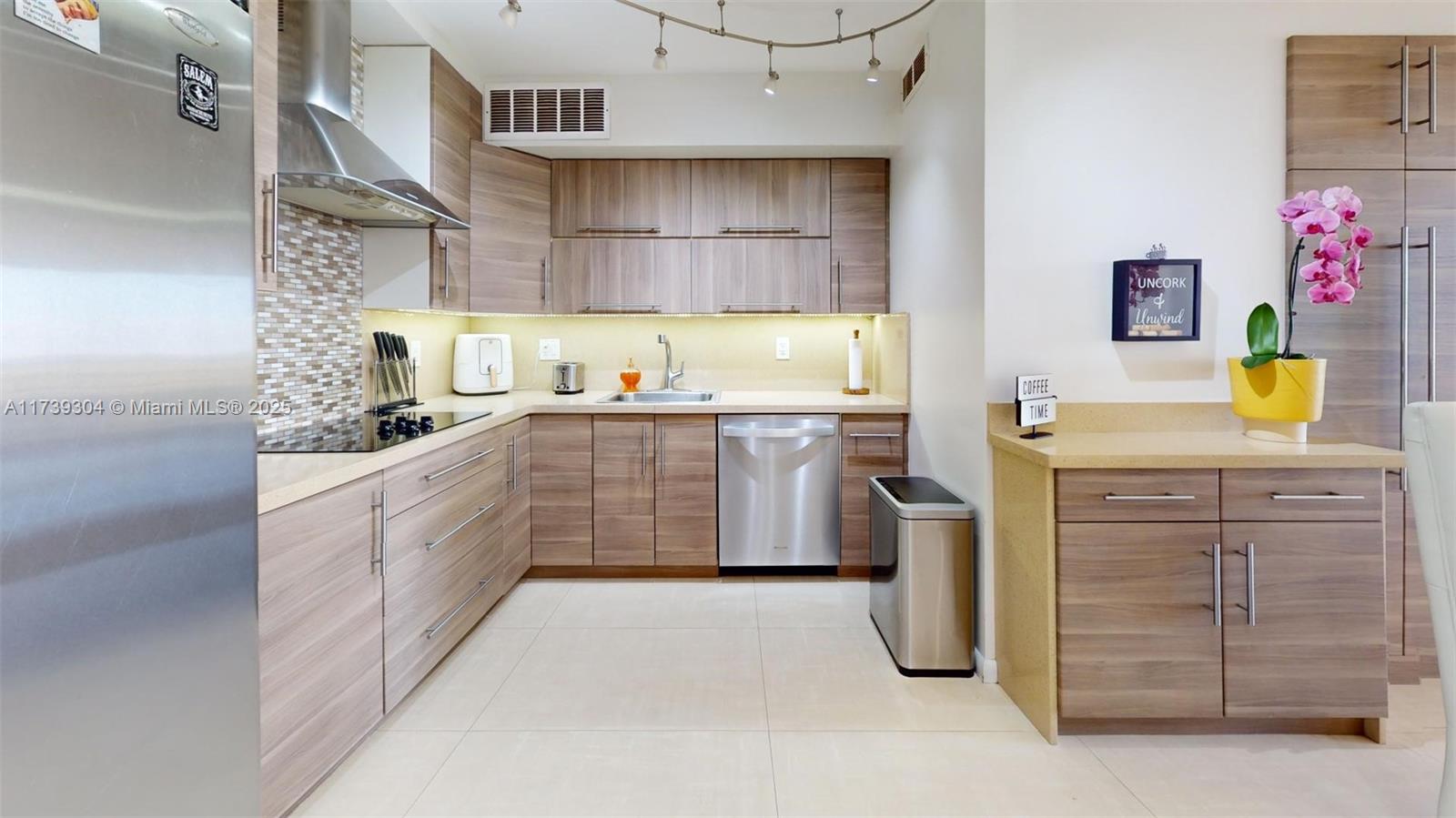 OLYMPUS CONDO PHASE - Residential