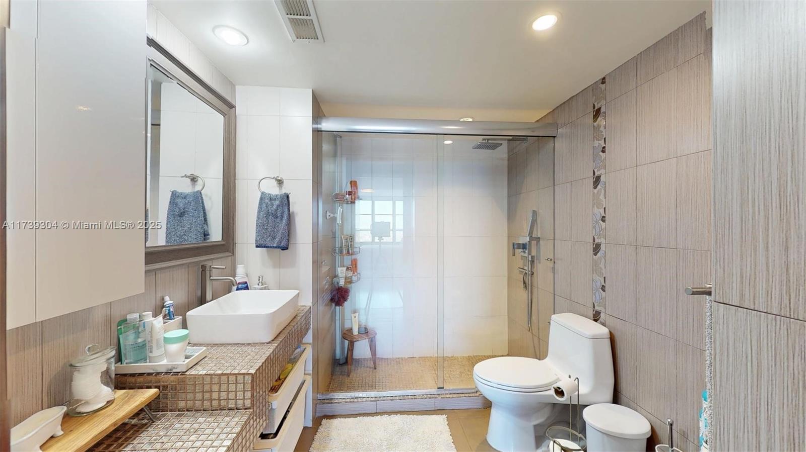 OLYMPUS CONDO PHASE - Residential