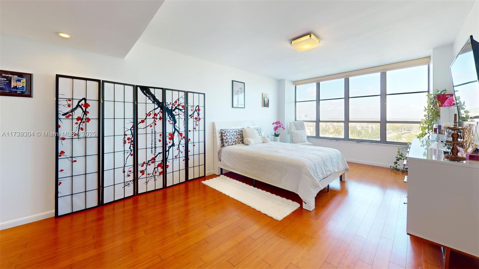 OLYMPUS CONDO PHASE - Residential