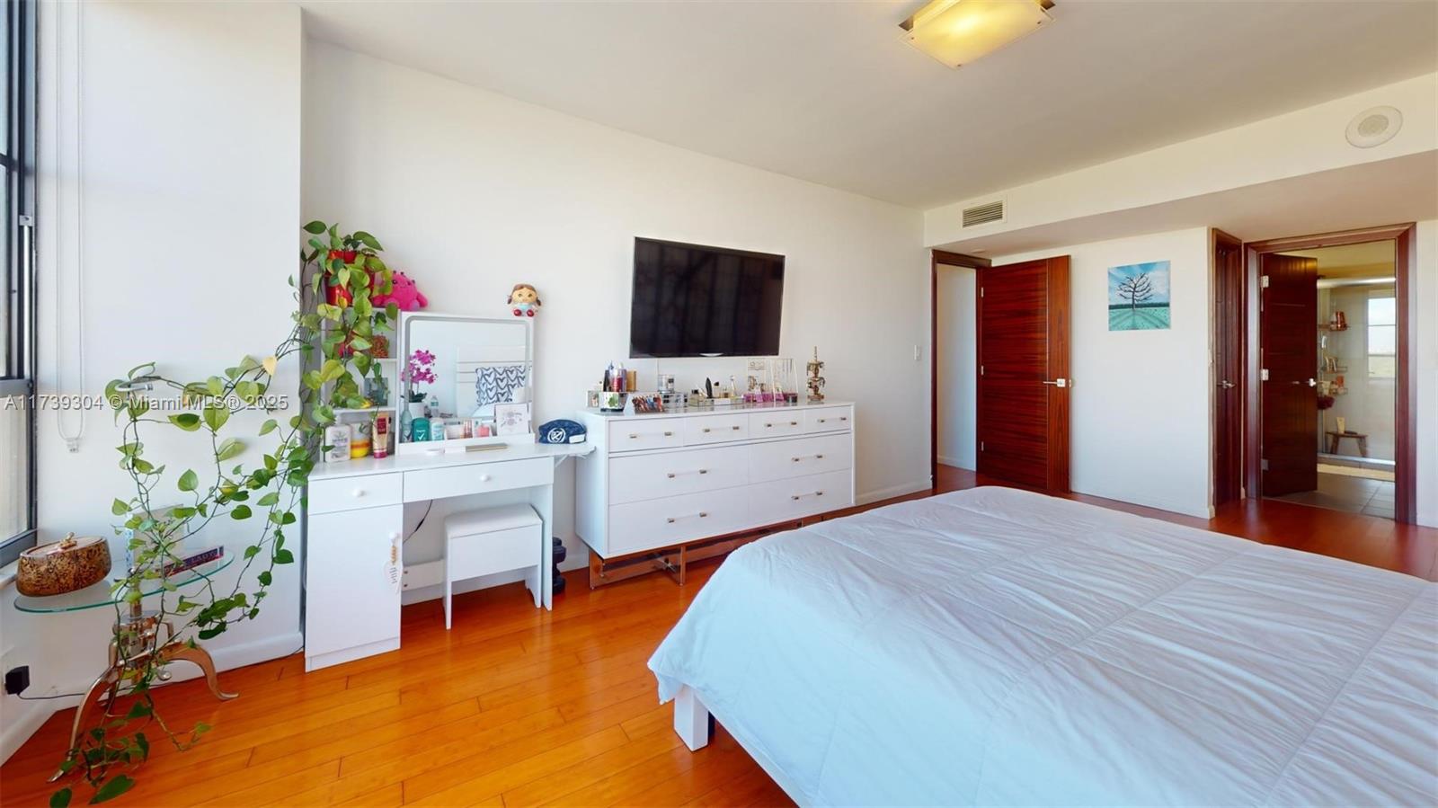 OLYMPUS CONDO PHASE - Residential