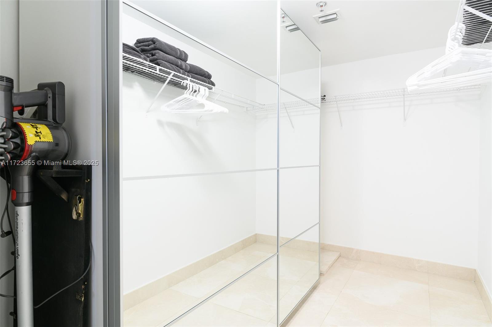 THE CLUB AT BRICKELL BAY - Residential