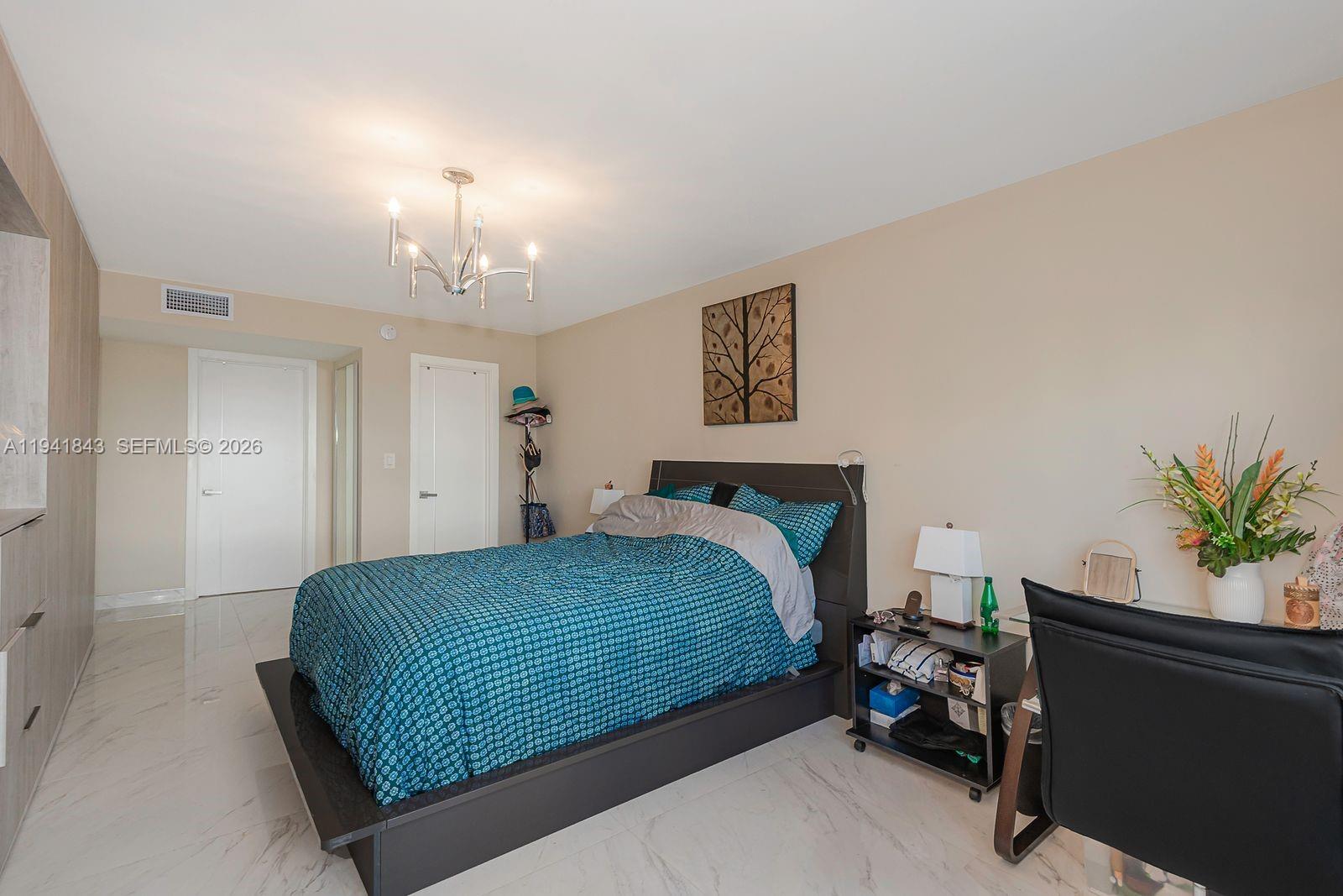 WINSTON TOWERS 500 CONDO - Residential