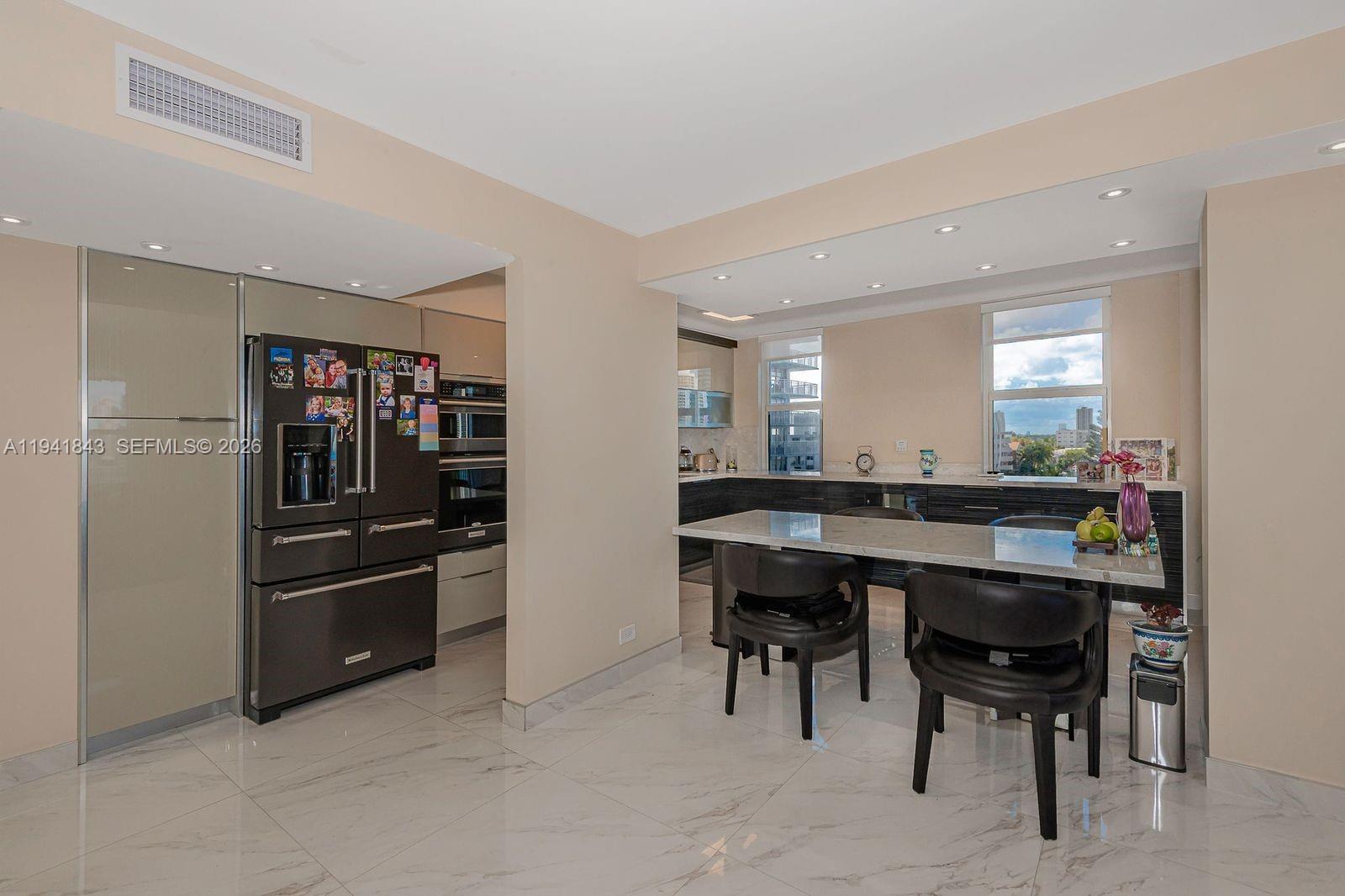 WINSTON TOWERS 500 CONDO - Residential