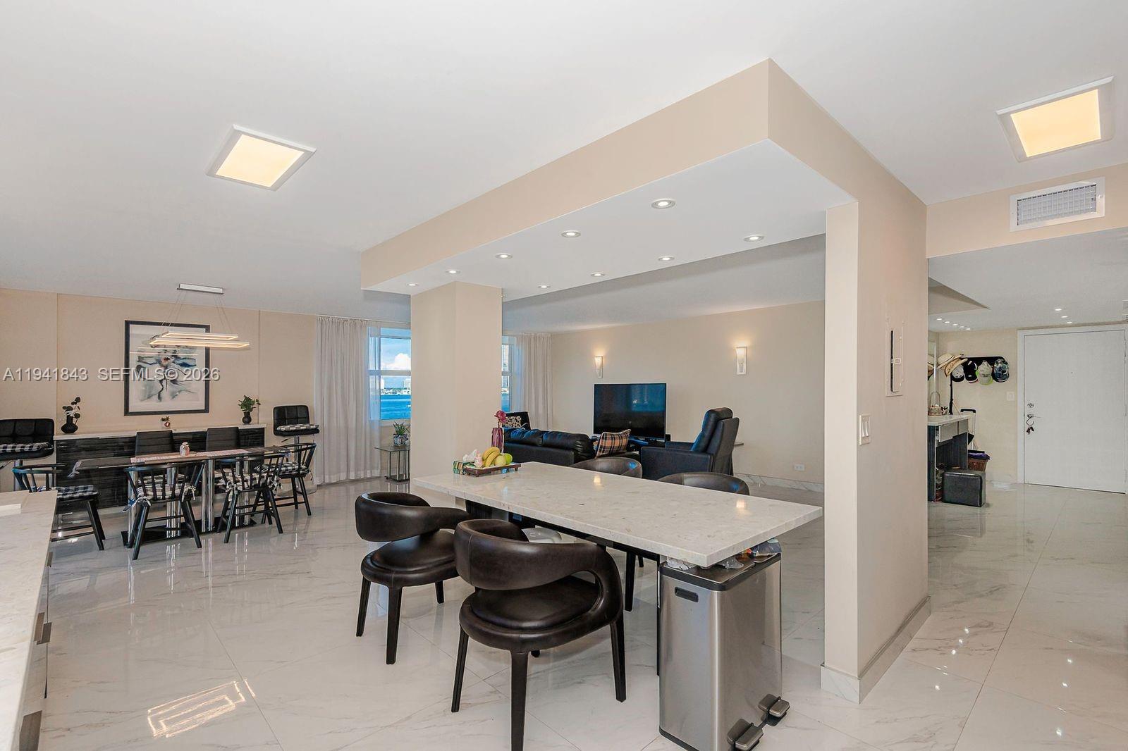 WINSTON TOWERS 500 CONDO - Residential