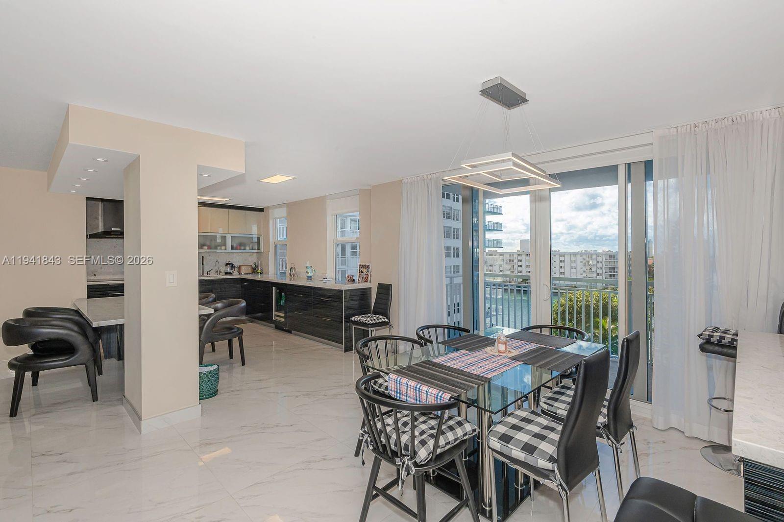 WINSTON TOWERS 500 CONDO - Residential