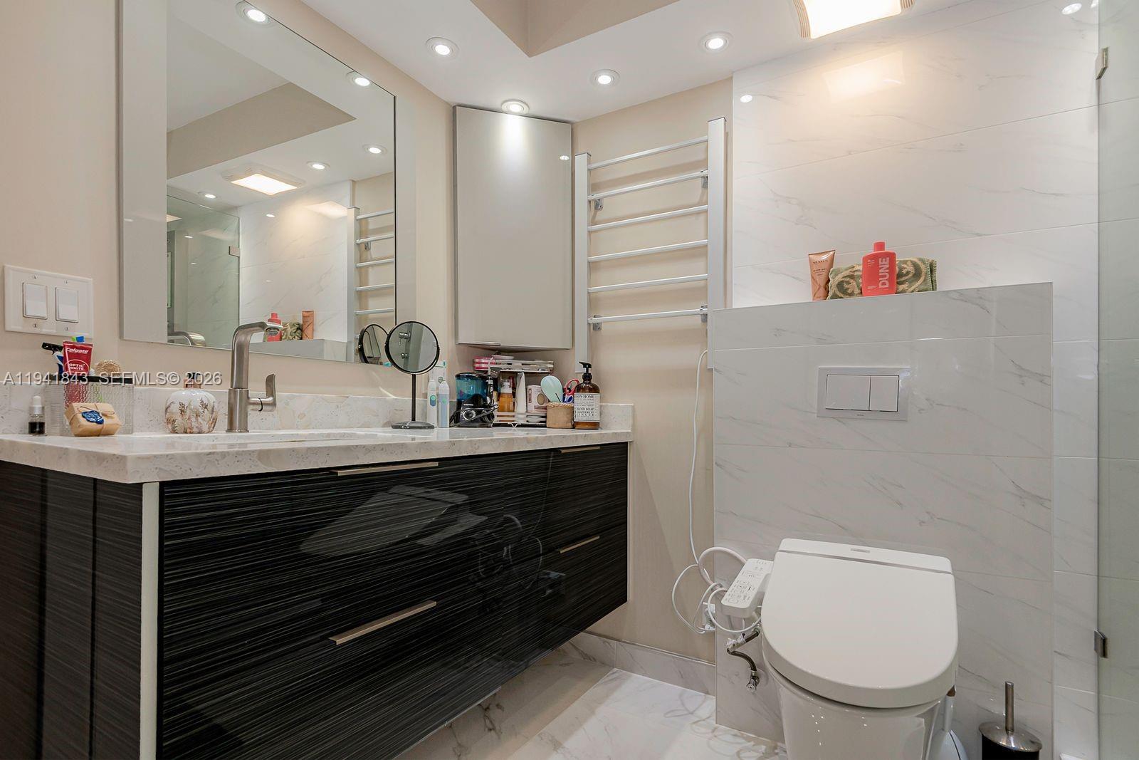 WINSTON TOWERS 500 CONDO - Residential