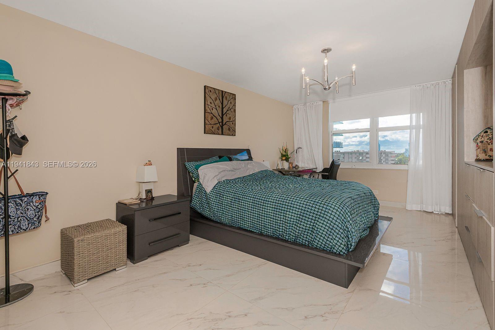 WINSTON TOWERS 500 CONDO - Residential