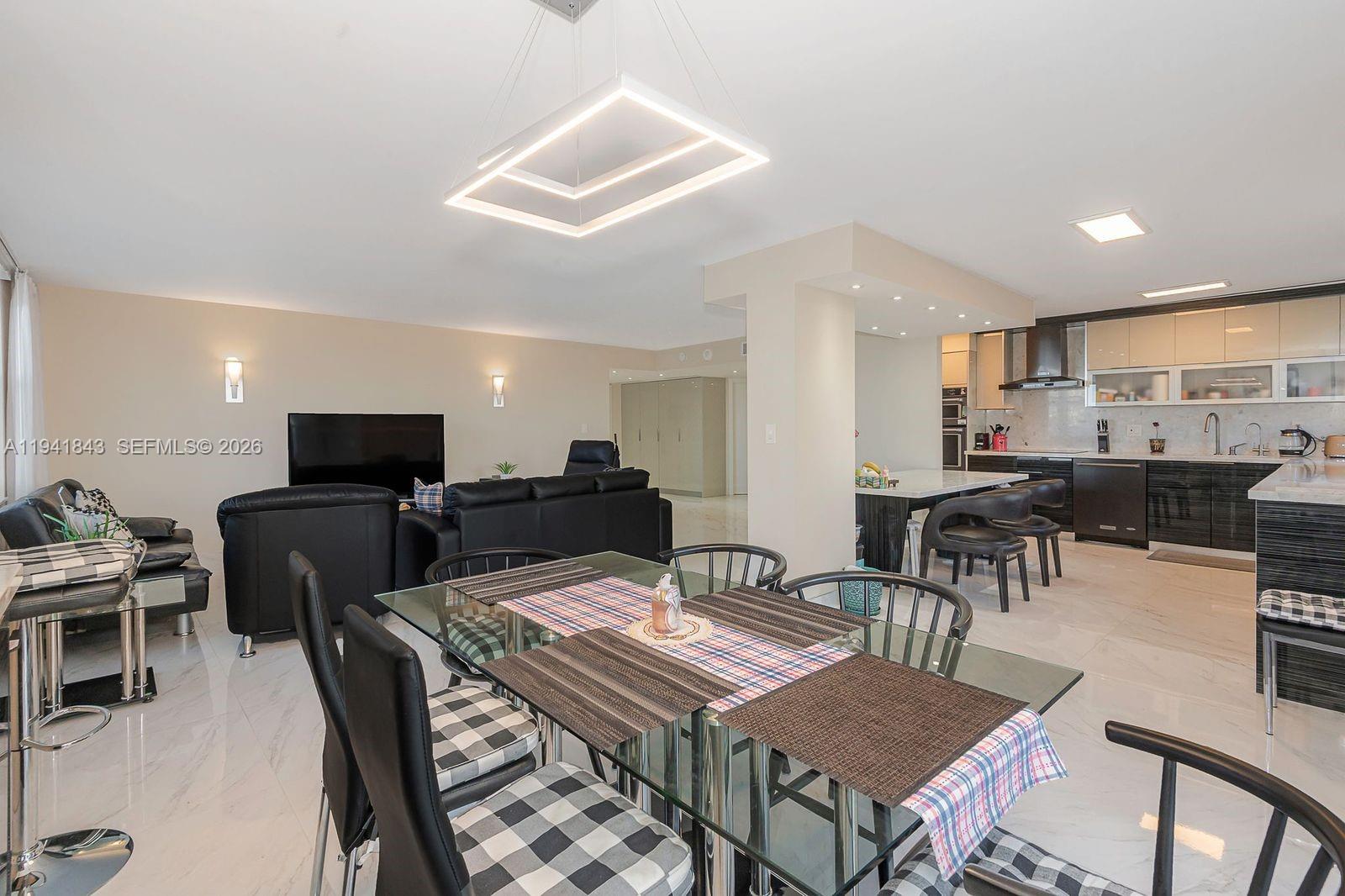 WINSTON TOWERS 500 CONDO - Residential