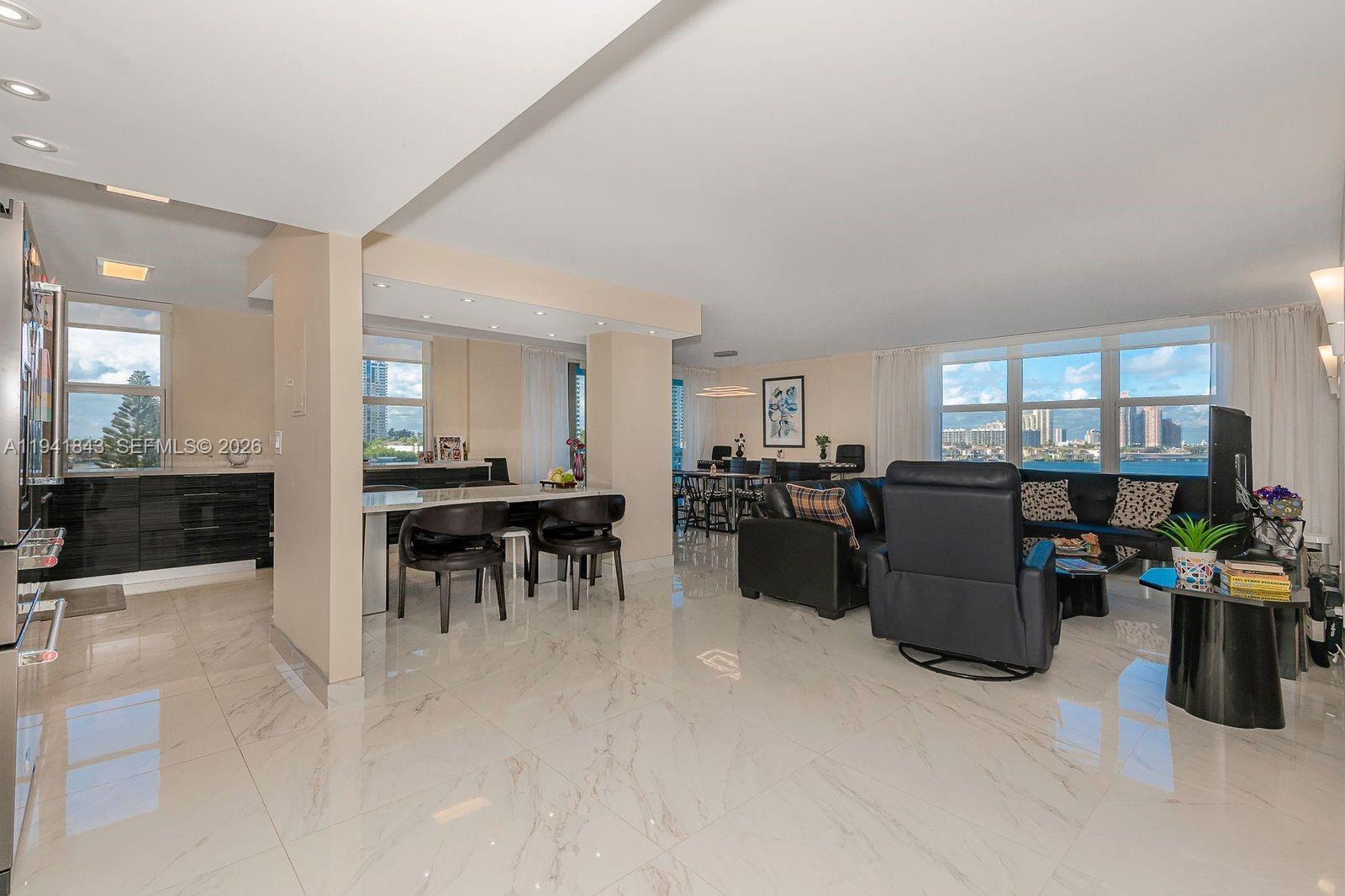 WINSTON TOWERS 500 CONDO - Residential