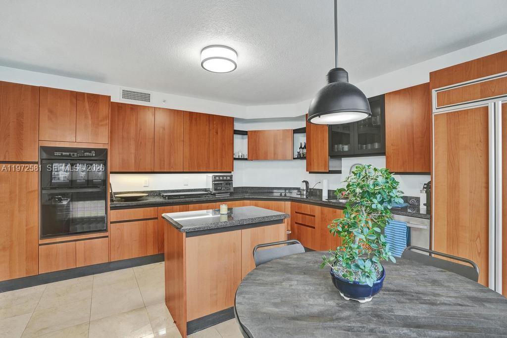 THE PINNACLE CONDO - Residential