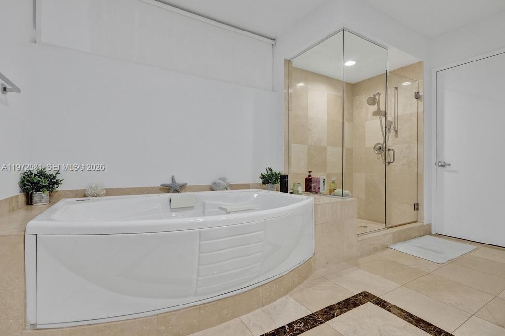 THE PINNACLE CONDO - Residential